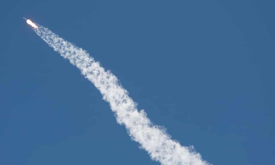 A SpaceX missile in flight