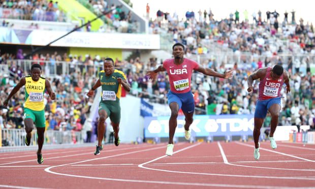 Fred Curley spreads his arms and gives his US teammates 100m gold